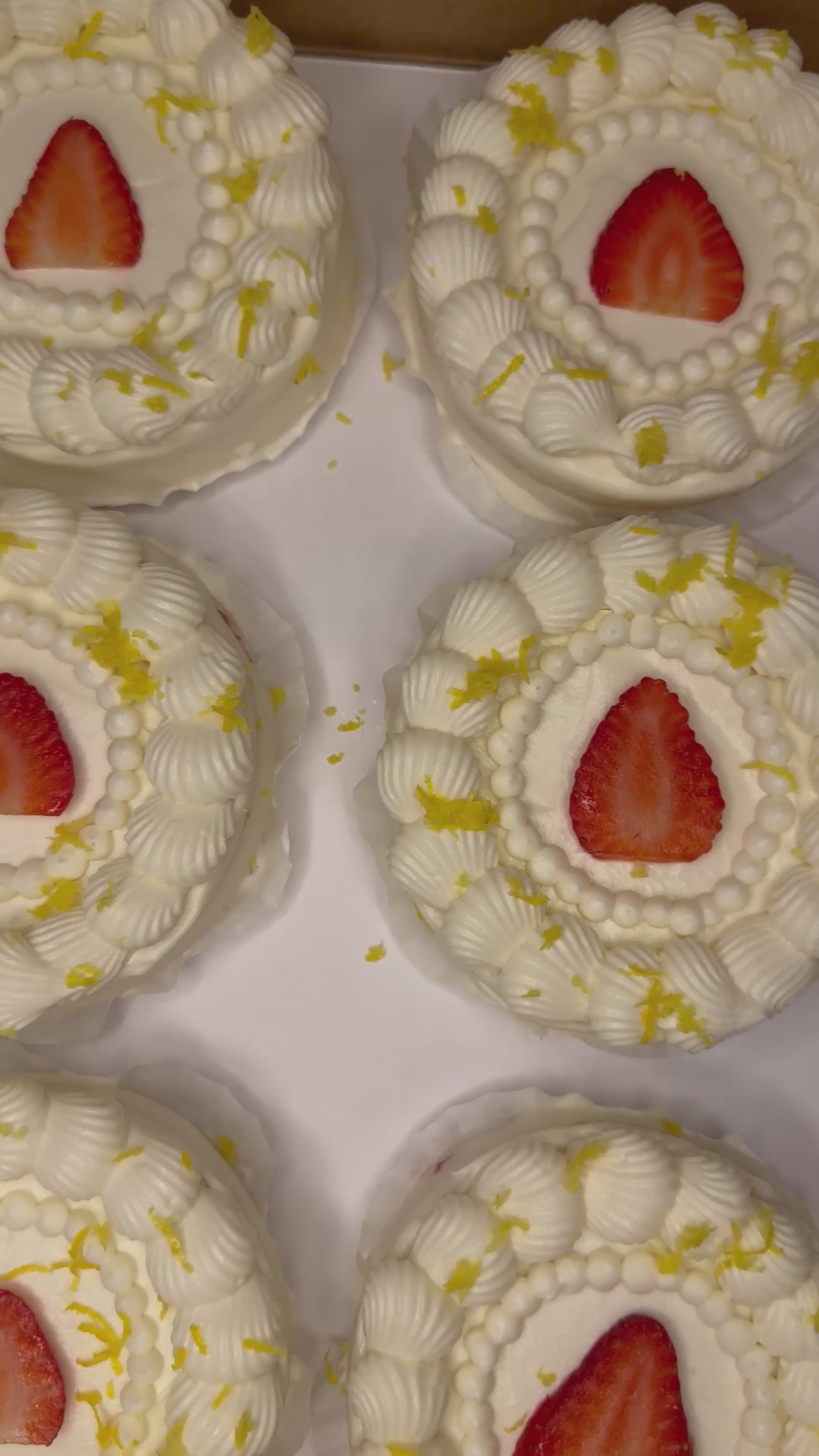 mini chantilly cake